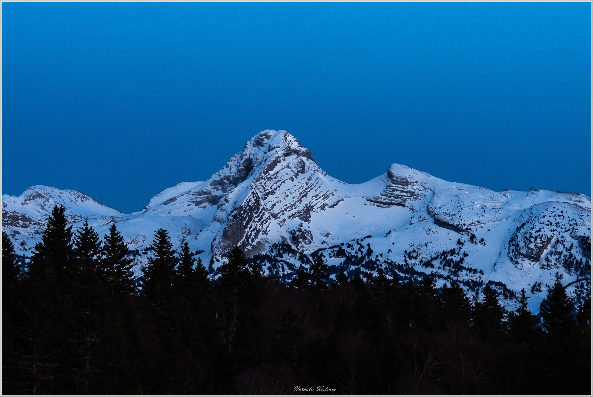 La Grande Moucherolle enneigé à l'heure bleue